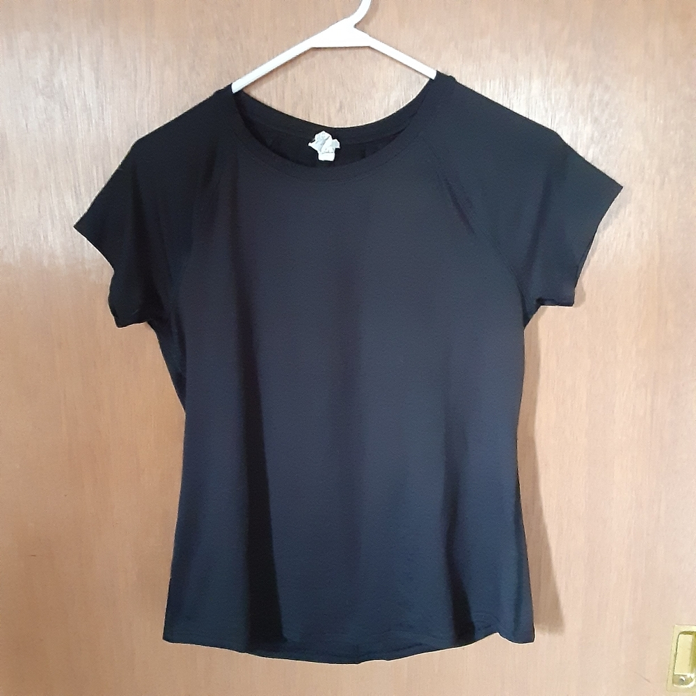Athletic tee shirt